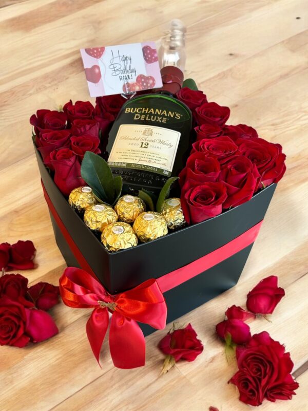 Caja de Rosas, chocolates y Whisky
