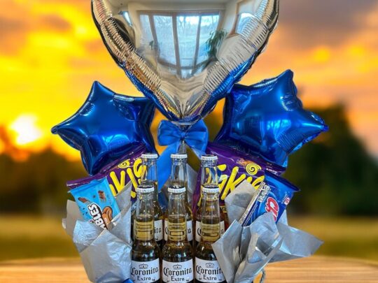 Cheers & Snacks: El Regalo Perfecto