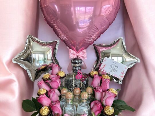 Título Sugerido: Brindis de Amor: Tequila, Rosas y Chocolates para Celebrar